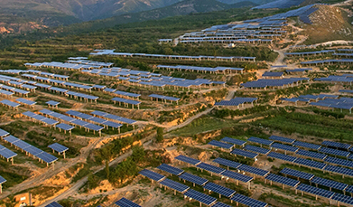 Das von der National Machinery Group in Auftrag gegebene Solarkraftwerk ABU Dhabi PV2 ist vollständig fertiggestellt